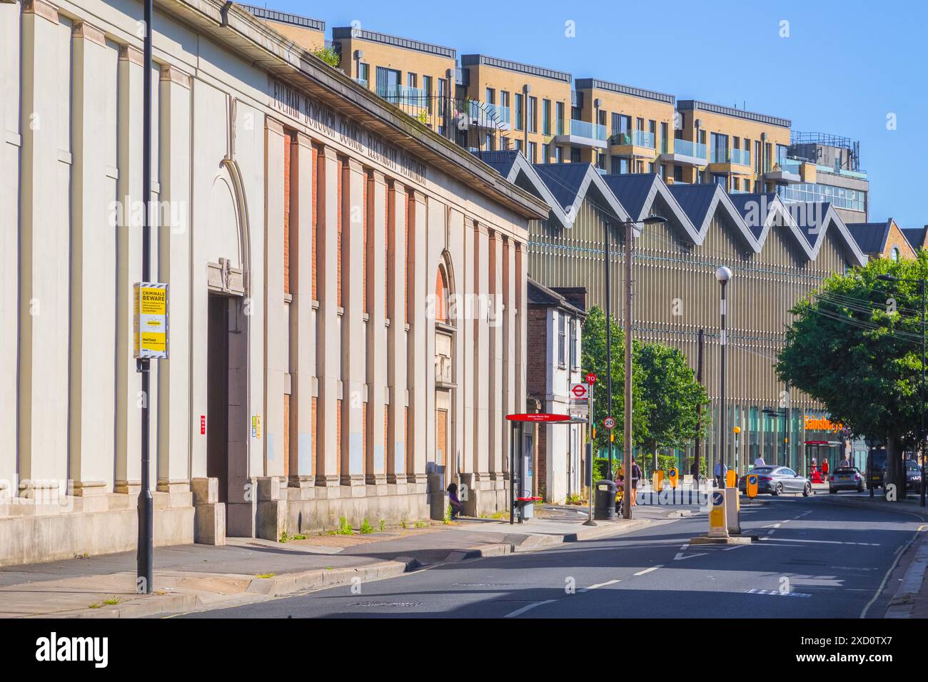 Londra, Regno Unito - 26 maggio 2024 - London Street intorno a Fulham con edifici vecchi e nuovi Foto Stock