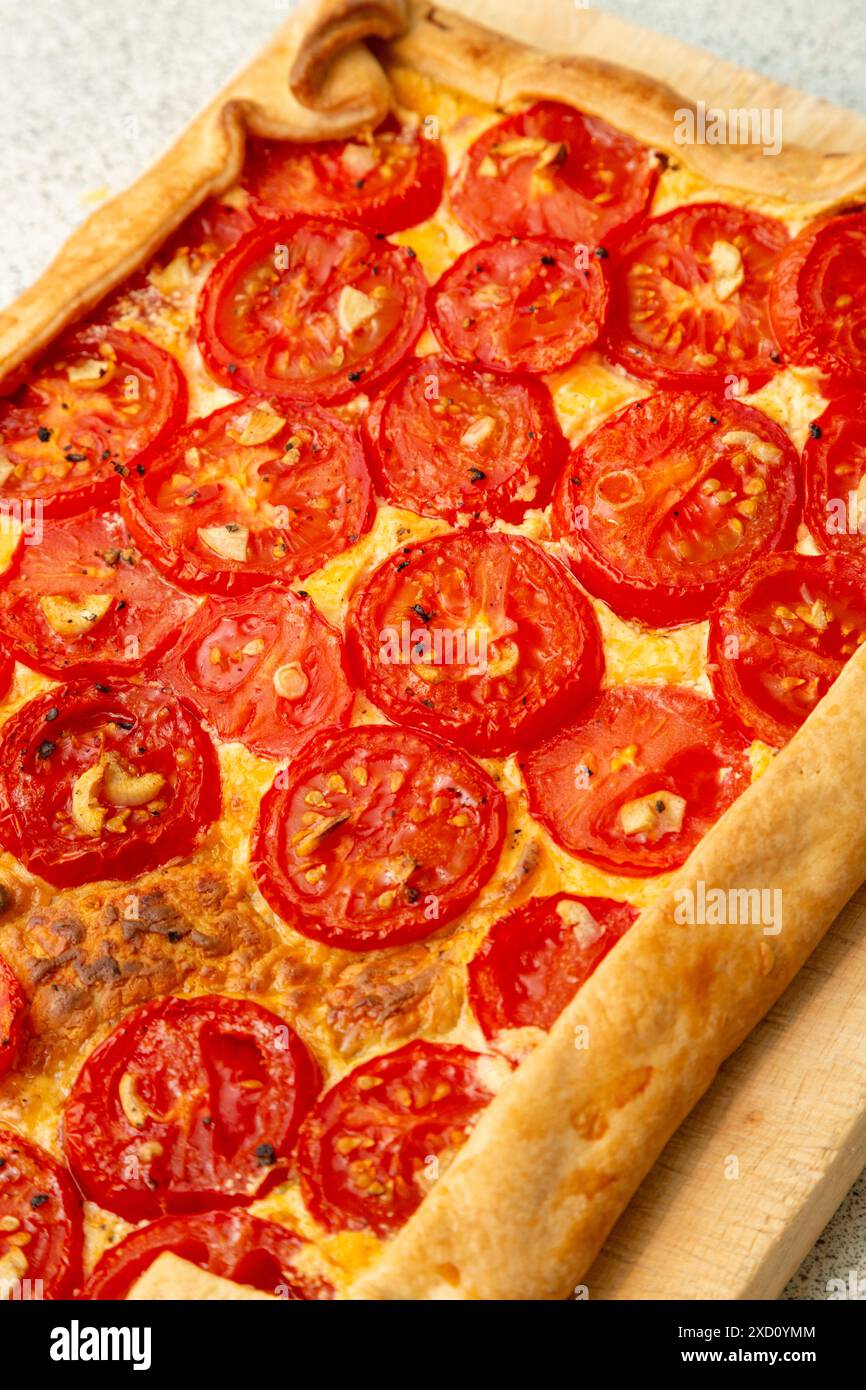 Torta di pomodori con pasta frolla fatta in casa Foto Stock