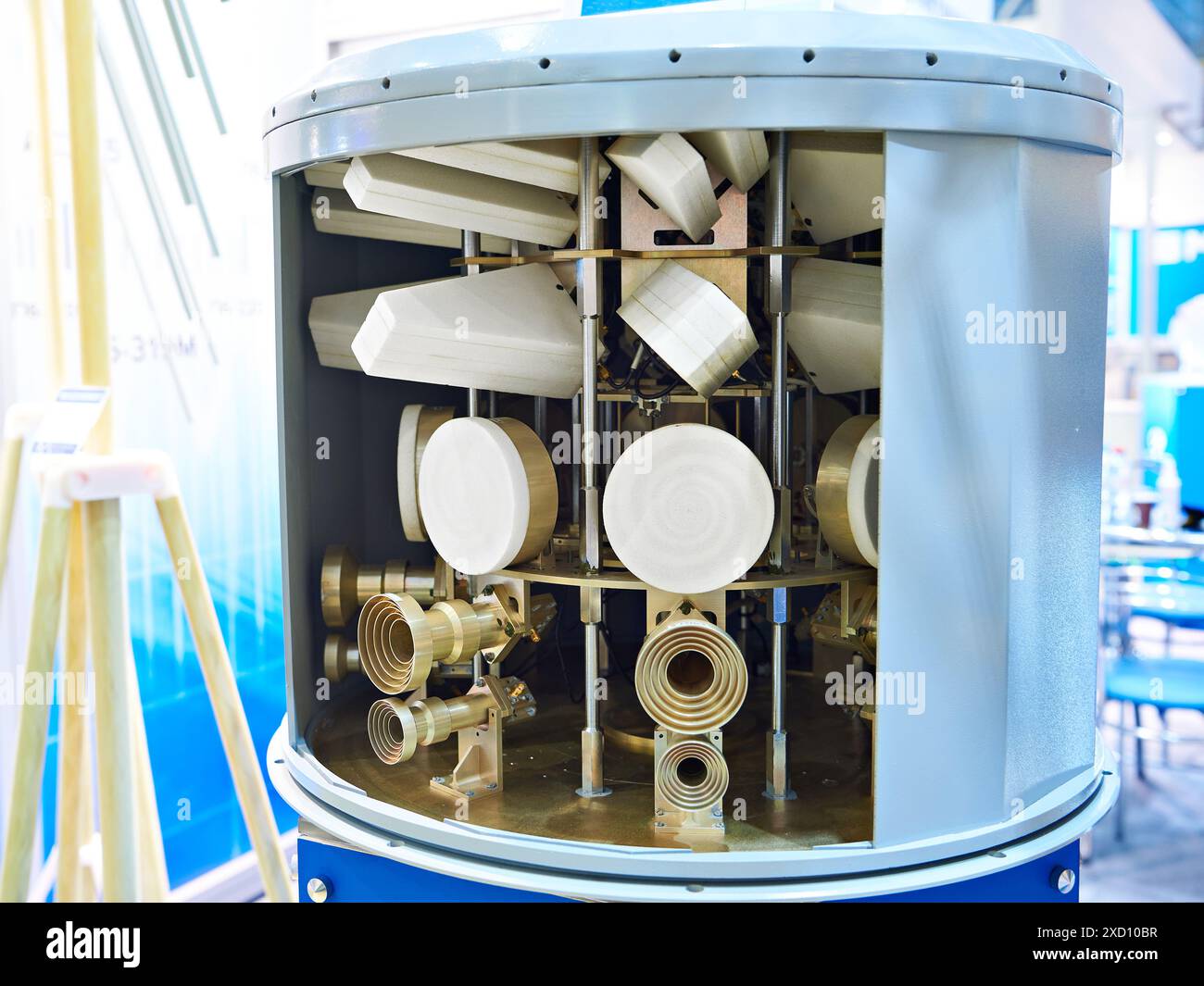 Array di antenne ad anello per la ricezione dei segnali radio in cerchio Foto Stock