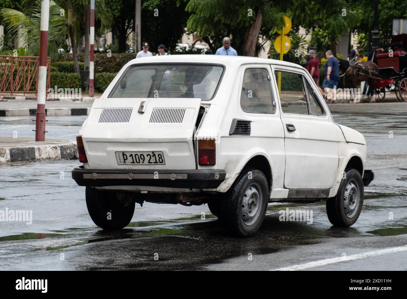 L'AVANA, CUBA - 28 AGOSTO 2023: Fiat 126p piccola auto polacca nelle strade di l'Avana, Cuba Foto Stock