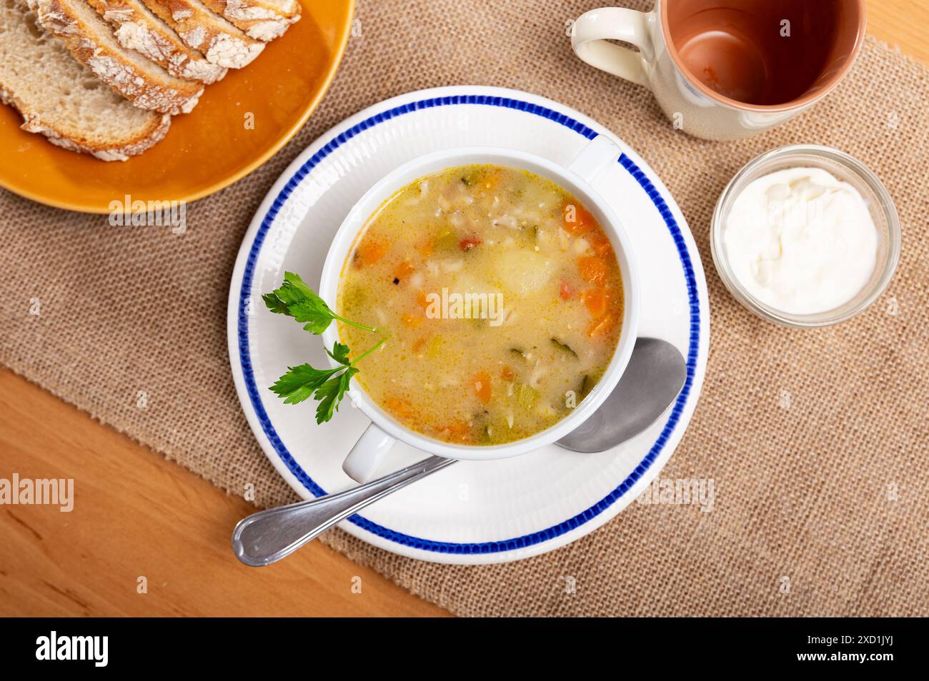 Zuppa tradizionale russa Rassolnik Foto Stock