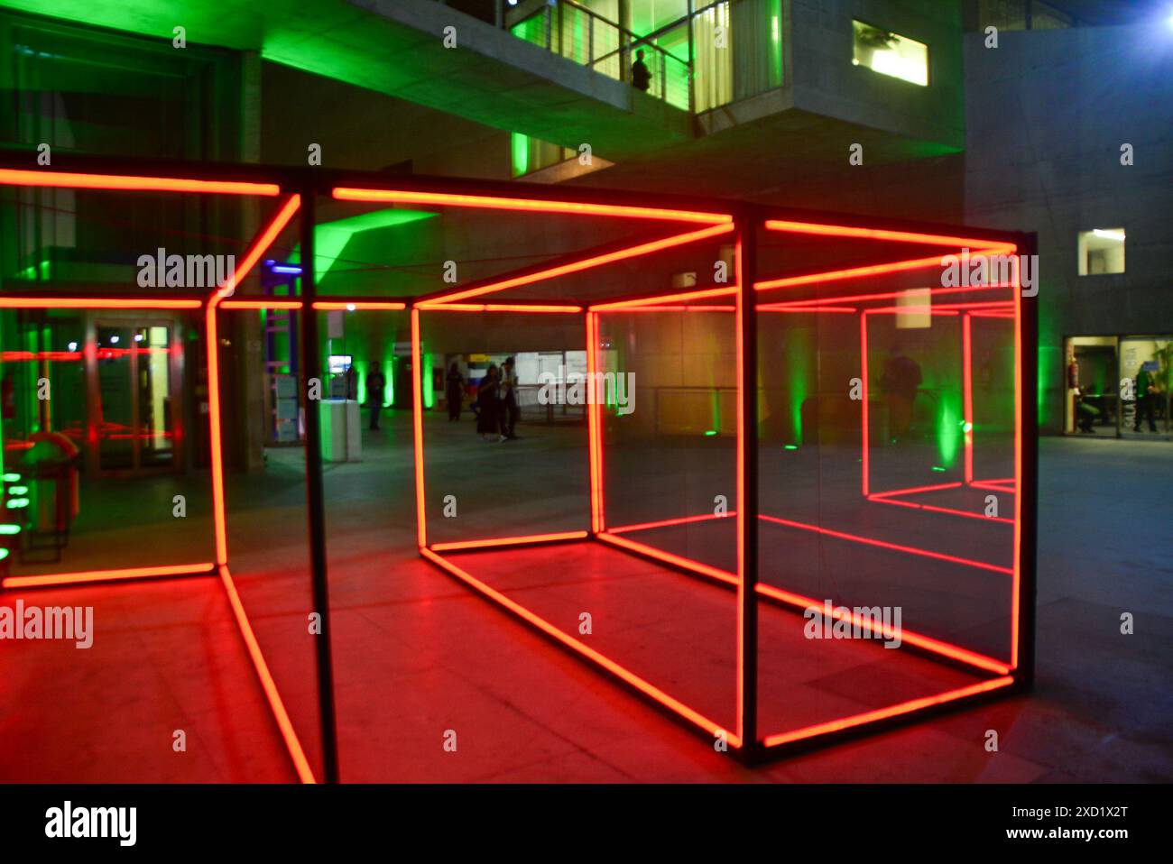 19 giugno 2024, Rio De Janeiro, Rio De Janeiro, Brasile: RIO DE JANEIRO 06/19/2024 Ã¢â‚¬' EVENTO/ENERGIA/VERTICE 2024- movimento durante l'evento globale dell'innovazione e dell'imprenditorialità nel settore dell'energia e della sostenibilità, tenutosi a Cidade das Artes, zona occidentale della città di Rio de Janeiro, la riunione sull'innovazione energetica e l'imprenditorialità globale, che determinerà il corso dei prossimi passi nella transizione energetica e nella sostenibilità nel mondo. Con oltre 70 ore di contenuti, 5 palcoscenici tematici, oltre 30 relatori e 5,000mÃ‚Â² dell'area espositiva, questo mercoledì 19 giugno 2024. (Foto: Faus Foto Stock