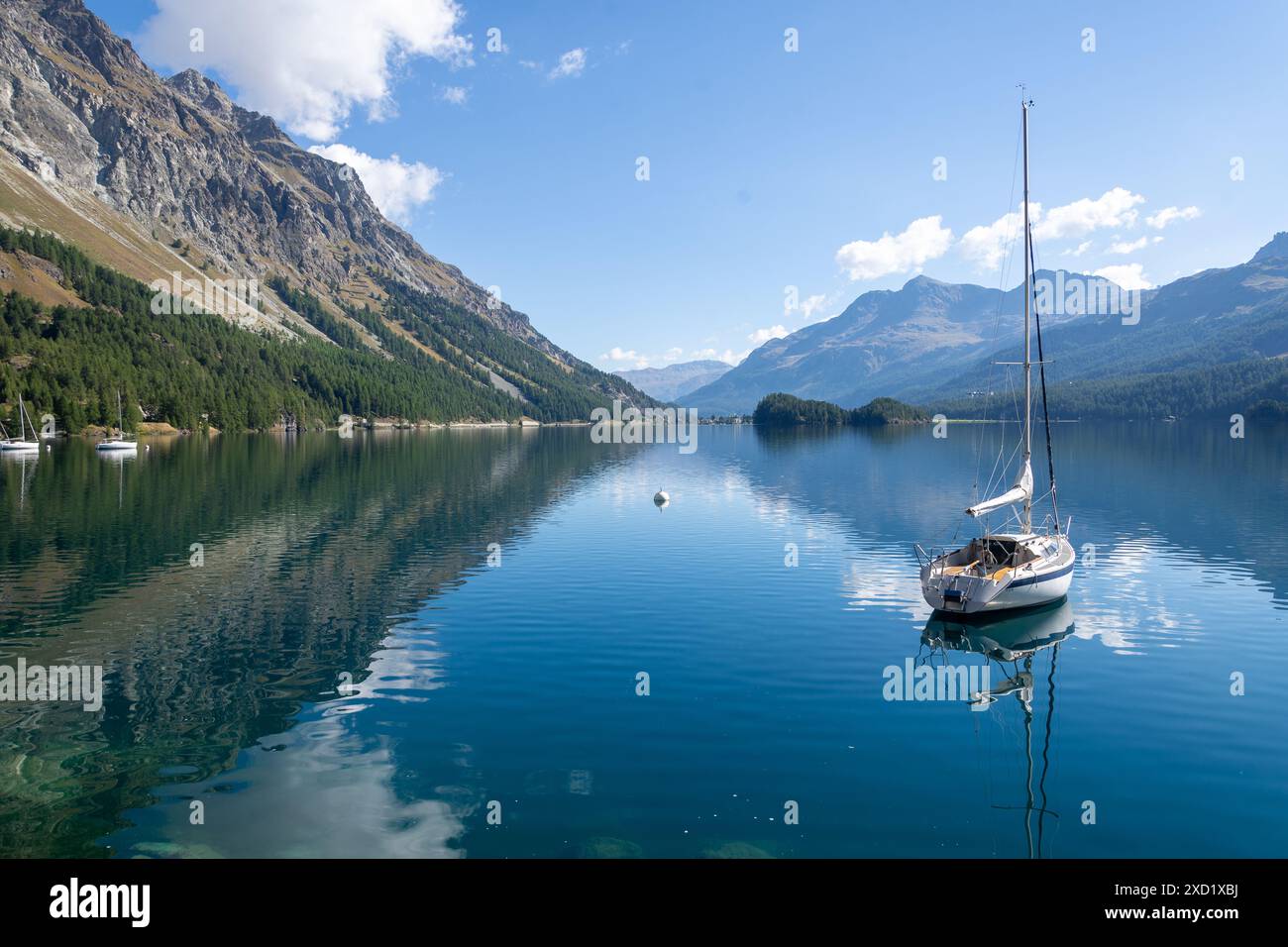 Barca sul lago svizzero Foto Stock