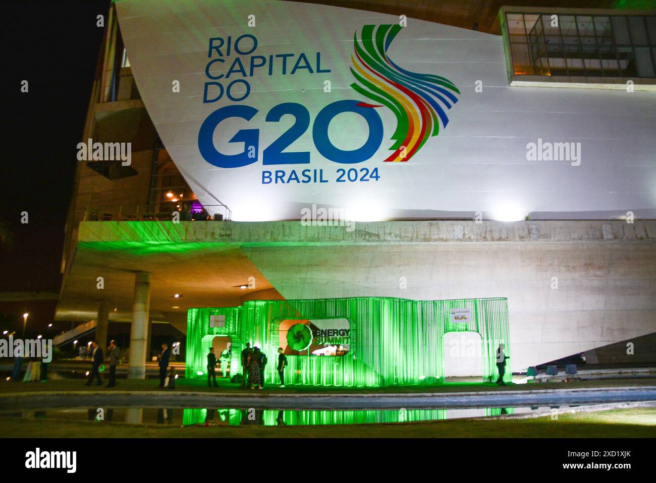 19 giugno 2024, Rio De Janeiro, Rio De Janeiro, Brasile: RIO DE JANEIRO 06/19/2024 Ã¢â‚¬' EVENTO/ENERGIA/VERTICE 2024- movimento durante l'evento globale dell'innovazione e dell'imprenditorialità nel settore dell'energia e della sostenibilità, tenutosi a Cidade das Artes, zona occidentale della città di Rio de Janeiro, la riunione sull'innovazione energetica e l'imprenditorialità globale, che determinerà il corso dei prossimi passi nella transizione energetica e nella sostenibilità nel mondo. Con oltre 70 ore di contenuti, 5 palcoscenici tematici, oltre 30 relatori e 5,000mÃ‚Â² dell'area espositiva, questo mercoledì 19 giugno 2024. (Foto: Faus Foto Stock