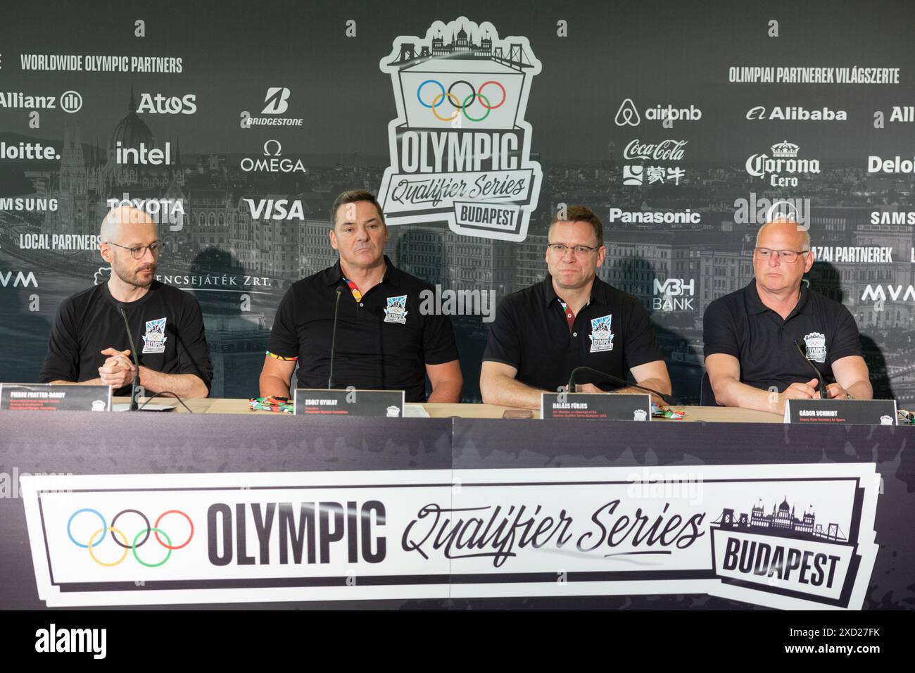 (240620) -- BUDAPEST, 20 giugno 2024 (Xinhua) -- Direttore associato strategia e sviluppo dei Giochi Olimpici del CIO Pierre Fratter-Bardy, Presidente del Comitato Olimpico ungherese Zsolt Gyulay, copresidente della serie di qualificazione olimpica Budapest 2024 e membro del CIO Balazs Furjes e Vice Segretario di Stato ungherese per lo sport Gabor Schmidt (da L a R), partecipa a una conferenza stampa di apertura congiunta prima della serie di qualificazione olimpica a Budapest, Ungheria, 19 giugno 2024. (Foto di Attila Volgyi/Xinhua) Foto Stock
