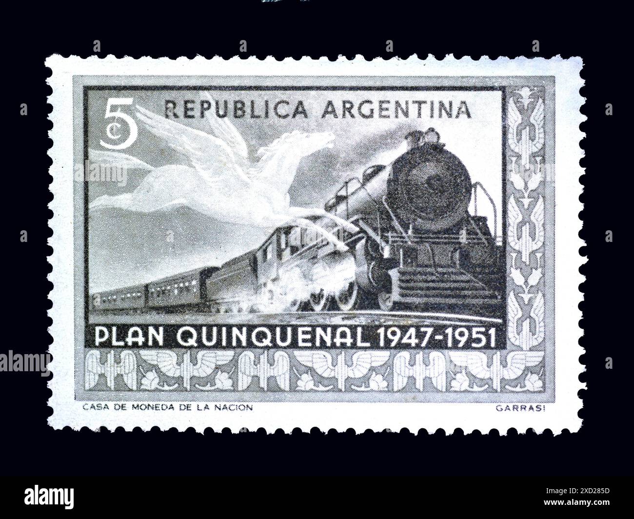 1951 francobollo argentino per commemorare il piano quinquennale del 1947-1951 con l'immagine di un treno Staem e Pegasus volante. Foto Stock