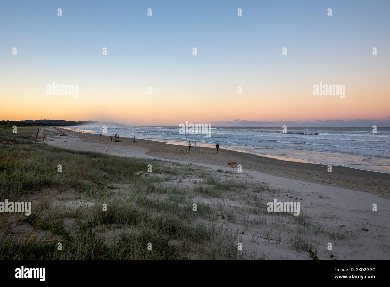 Lennox Head sulla costa orientale dell'Australia, tramonto su 11 miglia di spiaggia, NSW, Australia Foto Stock