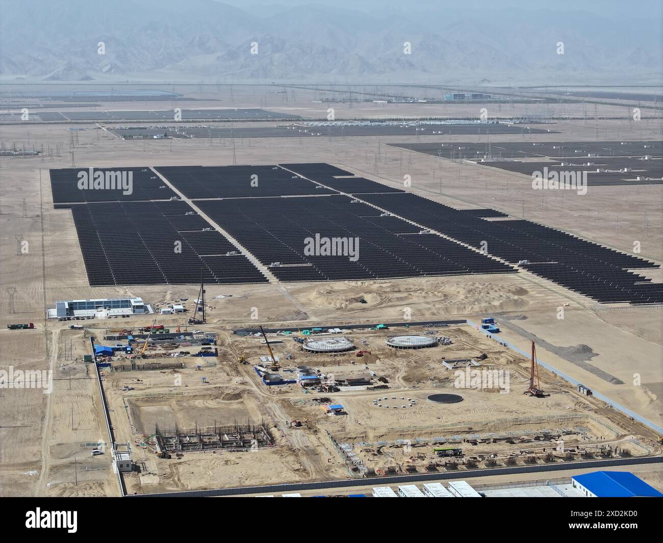 **CINESE CONTINENTALE, HONG KONG, MACAO E TAIWAN OUT** foto aerea mostra il cantiere dei più grandi demoni di stoccaggio dell'energia dell'aria liquida del mondo Foto Stock
