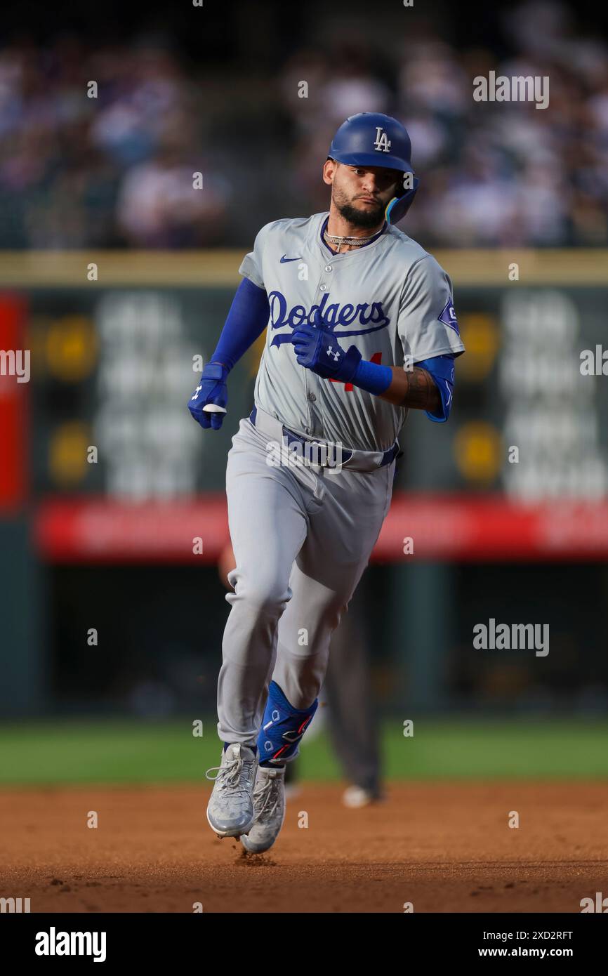 Andy è il numero 44 dei Los Angeles Dodgers a fare il giro delle basi dopo aver colpito un fuoricampo da solo durante una partita contro i Colorado Rockies a Coors Field On Foto Stock