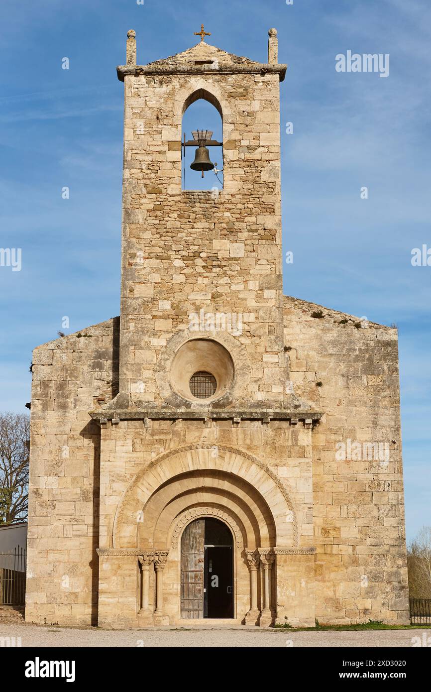 Chiesa romanica di S.. Maria de Porqueres. Lago Banyoles. Girona Foto Stock