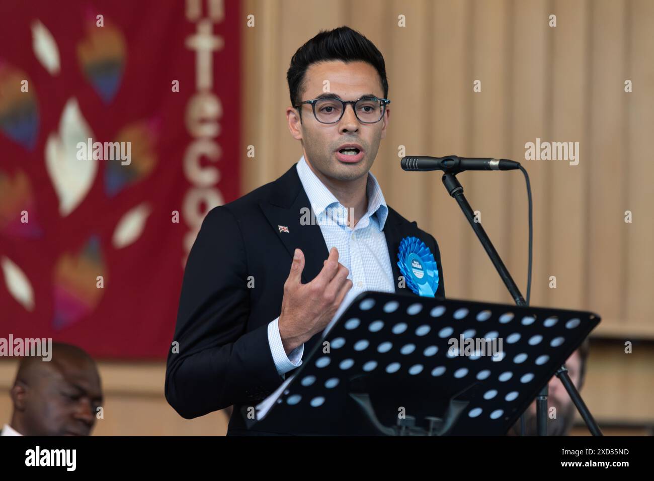 Gavin Haran, candidato conservatore per il collegio di Southend East and Rochford alle elezioni generali del 2024, parlò in un clima di fiducia politica Foto Stock