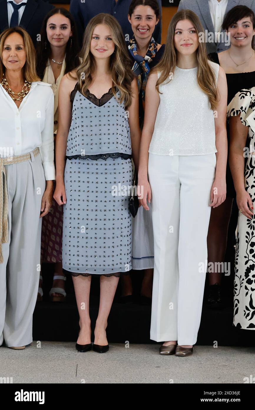 Principessa delle Asturie Leonor de Borbon e principessa Sofia che partecipano a una visita alle collezioni reali durante il 10 anniversario della proclamazione dello spagnolo Foto Stock