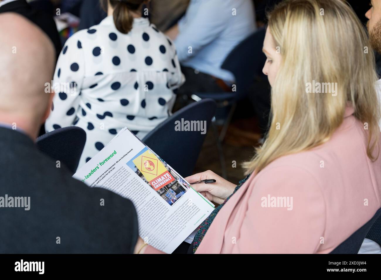 Edimburgo, Scozia. 20 giugno 2024. Il manifesto dei Verdi scozzesi viene letto prima dei discorsi di lancio di questa mattina Credit: Raymond Davies / Alamy Live News Foto Stock