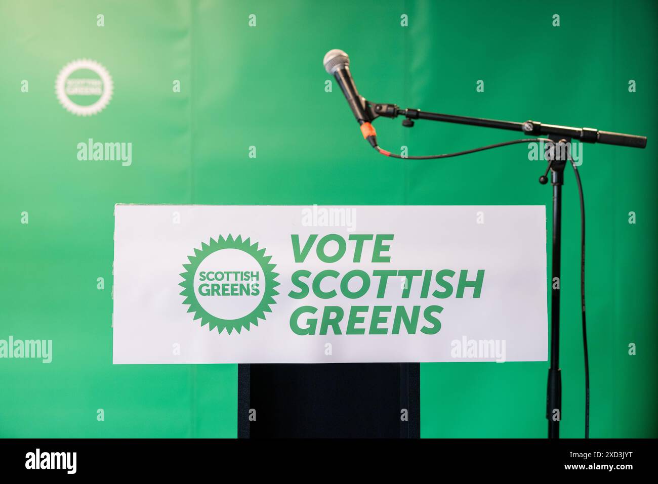 Edimburgo, Scozia. 20 giugno 2024. Podio pronto per il lancio del manifesto dei Verdi scozzesi Credit: Raymond Davies / Alamy Live News Foto Stock
