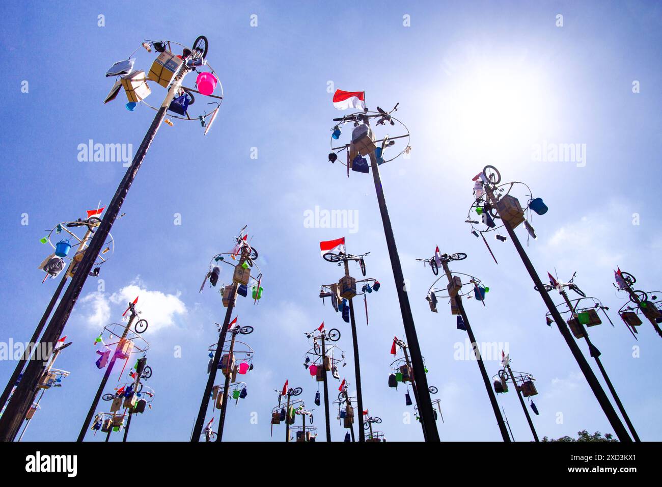 17 agosto 2009, Giacarta, Indonesia: Panjat Pinang o Gavy Pole Climbing, una celebrazione della Giornata dell'Indipendenza ad Ancol, Giacarta, Indonesia. Foto Stock