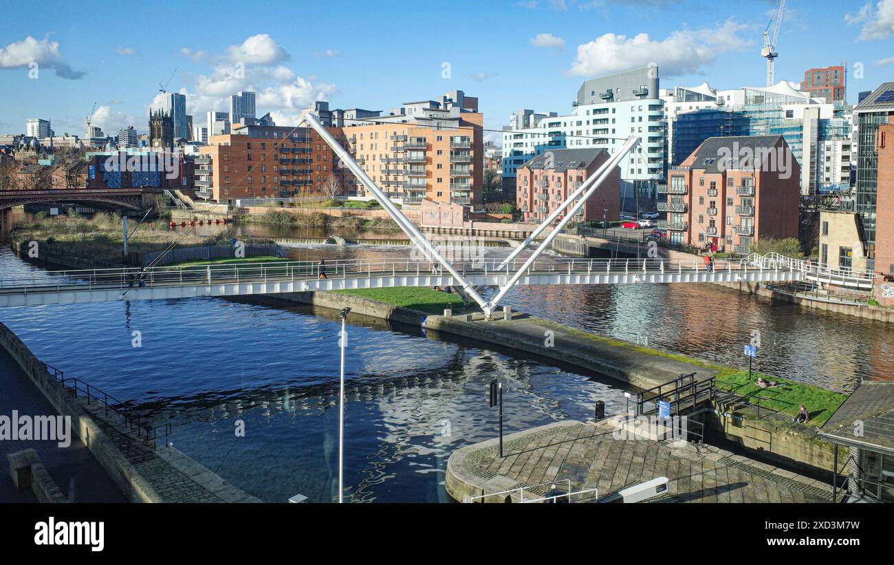 Leeds, Regno Unito - 24 febbraio 2024: The River Aire e Leeds Waterfront Foto Stock