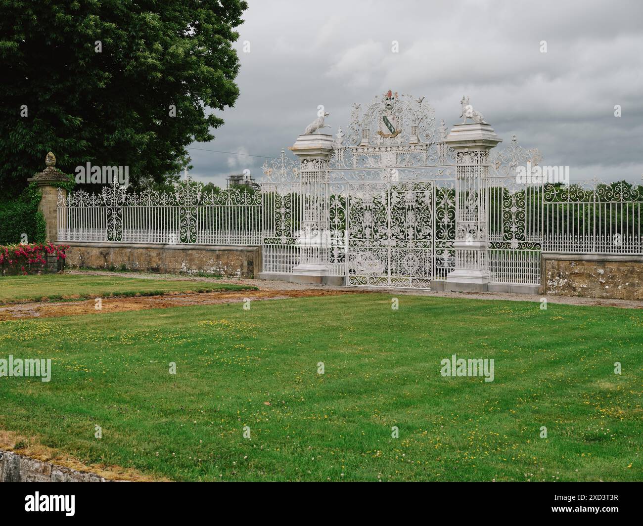 Le porte ornate del castello di Chirk e i giardini di Wrexham, Galles, Regno Unito Foto Stock