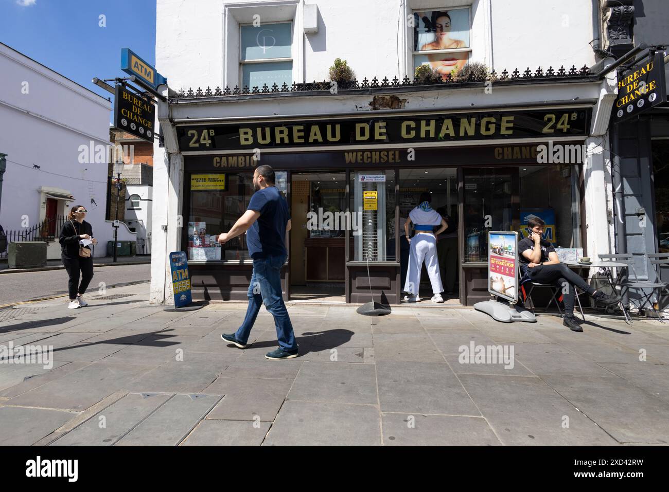 Bureau De Change, Notting Hill Gate, Central London, Inghilterra, Regno Unito Foto Stock