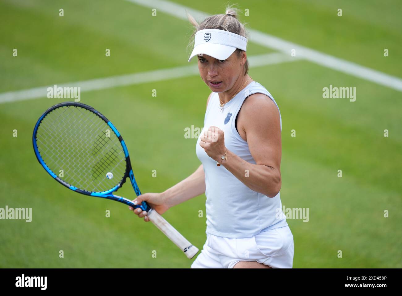 Yulia Putintseva gesta durante il suo match in singolo femminile contro Anhelina Kalinina il sesto giorno del Rothesay Classic all'Edgbaston Priory Club di Birmingham. Data foto: Giovedì 20 giugno 2024. Foto Stock
