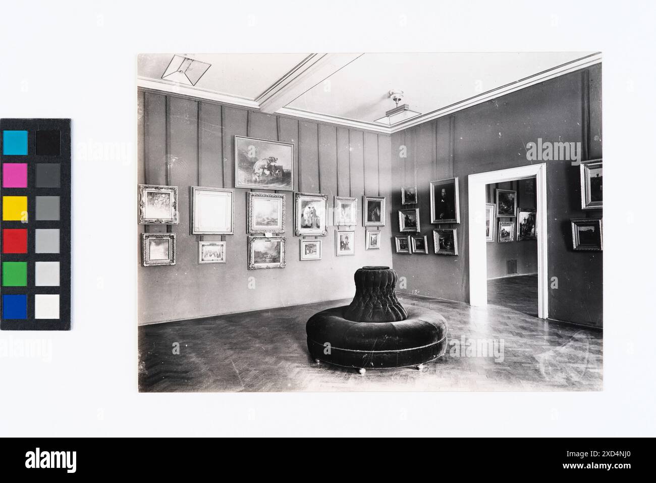 Fotografia riprodotta che mostra gli interni della sala Liechtenstein presso il Museo storico di Vienna nel Rathaus intorno al 1900, con dipinti e arredi interni, fotografo sconosciuto. Foto Stock