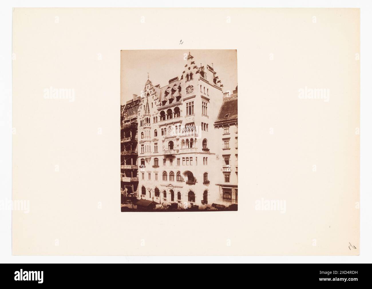 Immagine dell'Hotel Meissl & Schadn al Neuer Markt 2 di Vienna intorno al 1900, che mostra lo storico edificio dell'hotel in un paesaggio urbano. Foto Stock