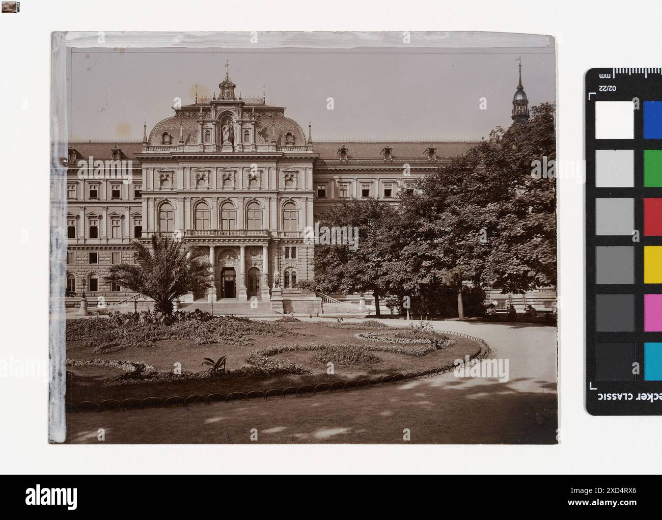 1., Schmerlingplatz 10-11 - Justizpalast presumibilmente: Martin Gerlach sen. (1846-1918), fotografo, C. Angerer & Göschl (1870-1983), Reproduktionsanstalt TimTom, palazzo del tribunale, giardini pubblici, parco, Justizpalast, Schmerlingplatz intorno al 1905 Foto Stock