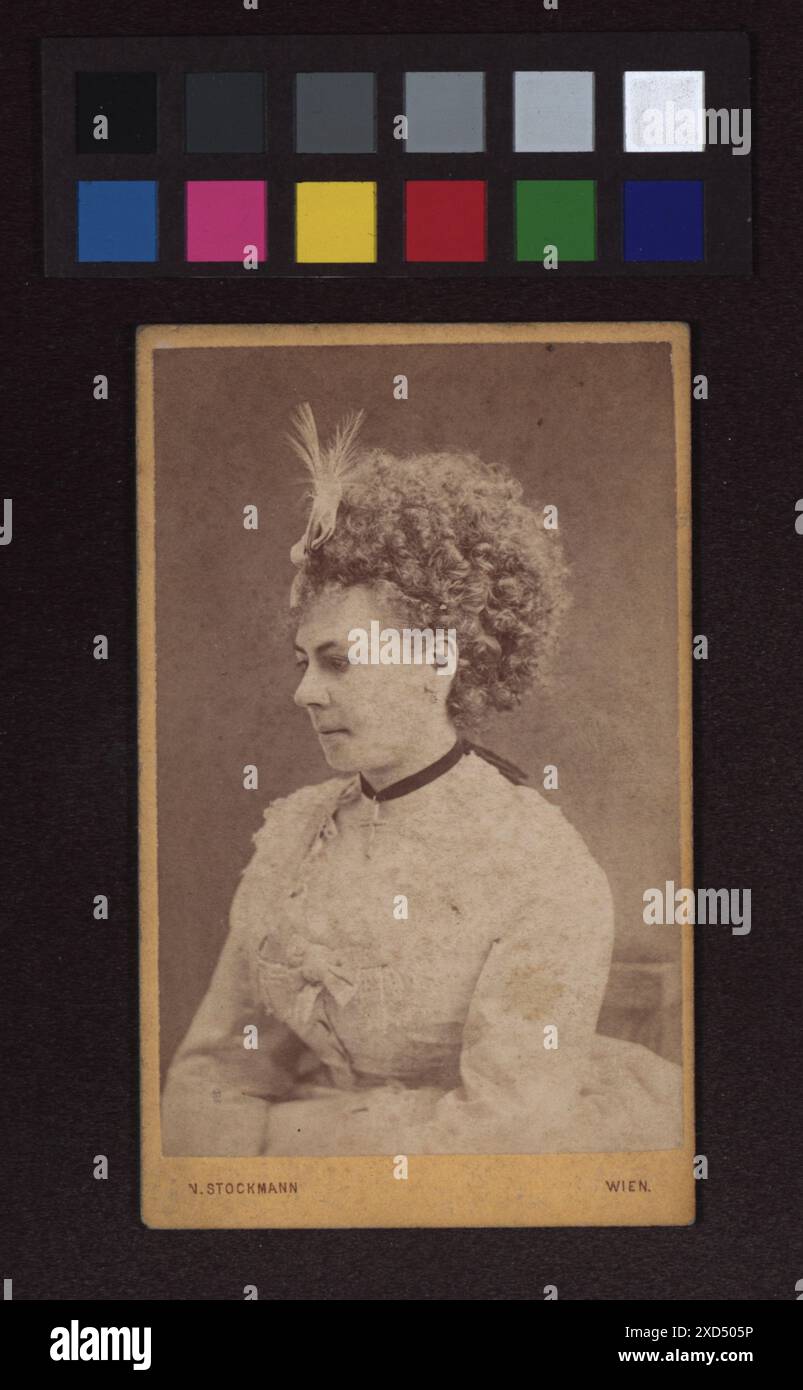 Ritratto di Anna Ulke, cantante folk austriaca, raffigurato da Nicolaus Stockmann intorno al 1875, mostrandola come una donna. Foto Stock