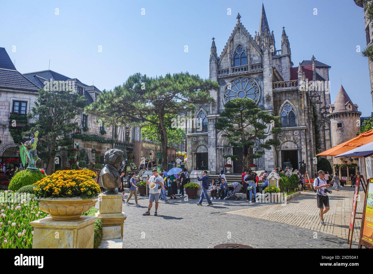 BA Na Hills, Vietnam - 7 febbraio 2024: Villaggio francese presso il resort SunWorld Ba Na Hills, da Nang, Vietnam Foto Stock