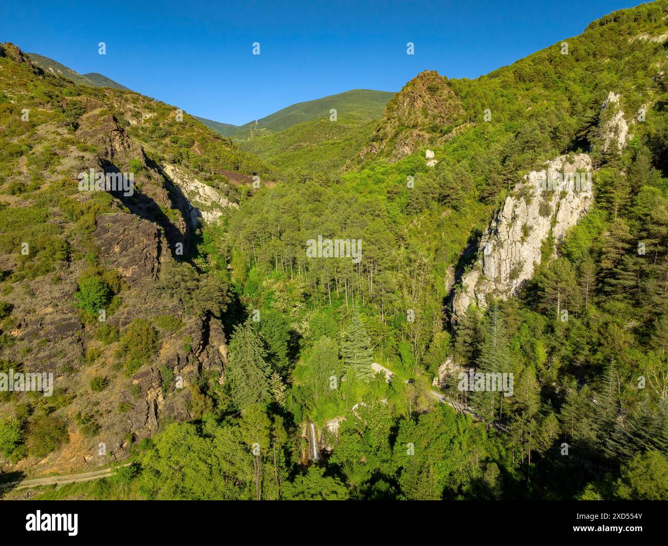 Vista aerea della gola di Enseu, nel comune di Baix Pallars, in un pomeriggio primaverile (Pallars Sobirà, Lleida, Catalogna, Spagna, Pirenei) Foto Stock