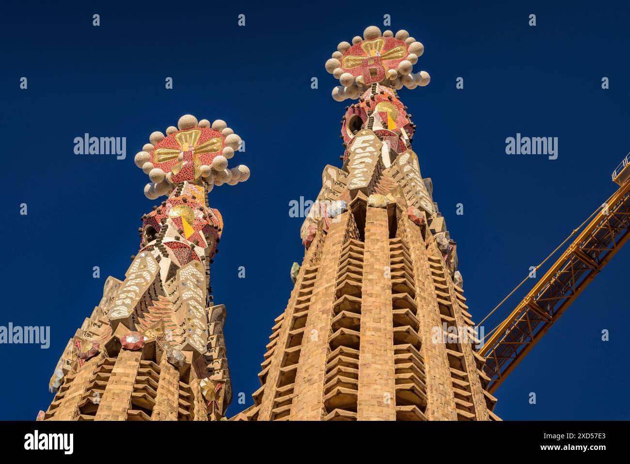 Torri della facciata della passione della Sagrada Família nel pomeriggio (Barcellona, Catalogna, Spagna) ESP: Torres de la Fachada de la Pasión (España) Foto Stock