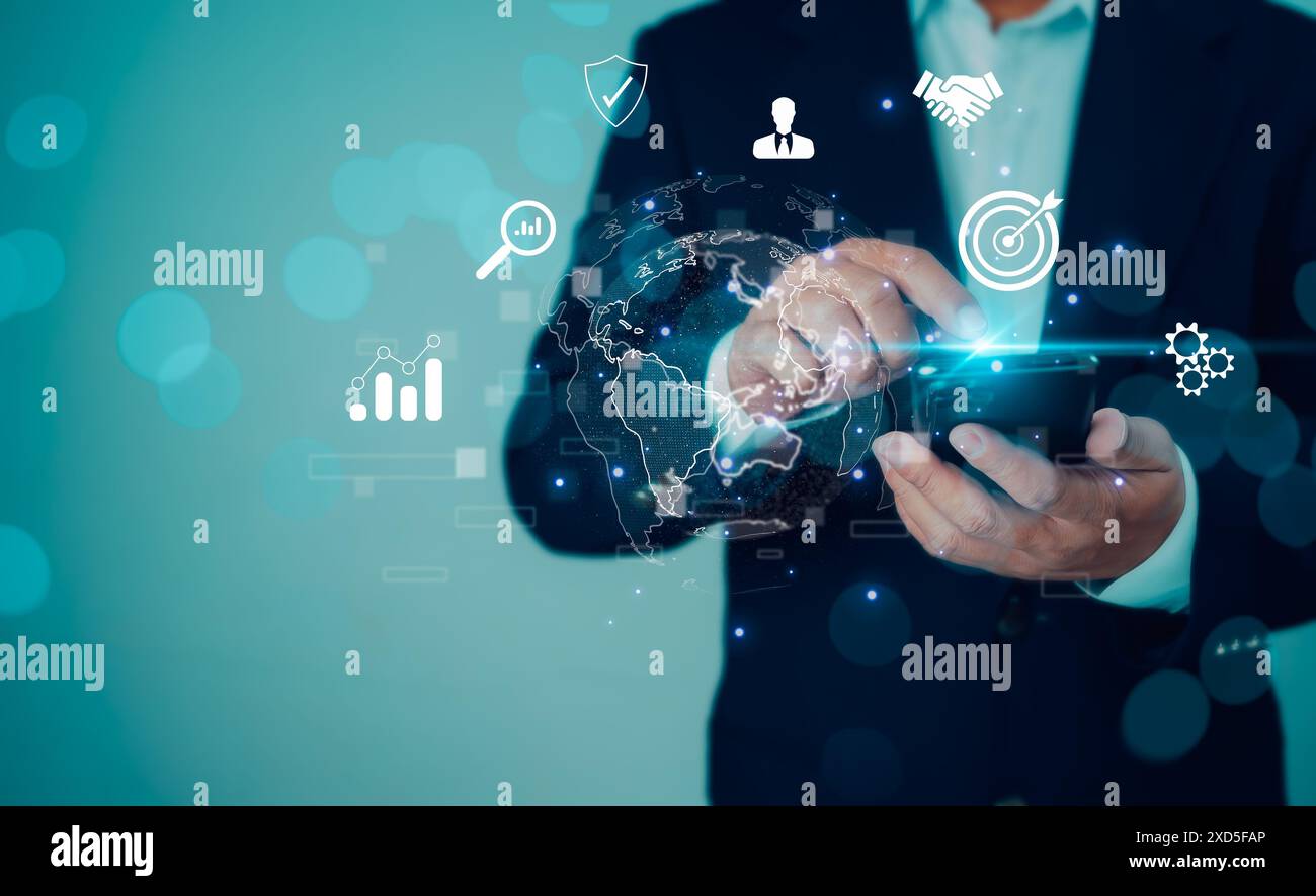 Tecnologia delle applicazioni di connessione Internet globale per le aziende e marketing digitale, uomo d'affari che utilizza smartphone mobili, servizi finanziari e bancari, digitale Foto Stock