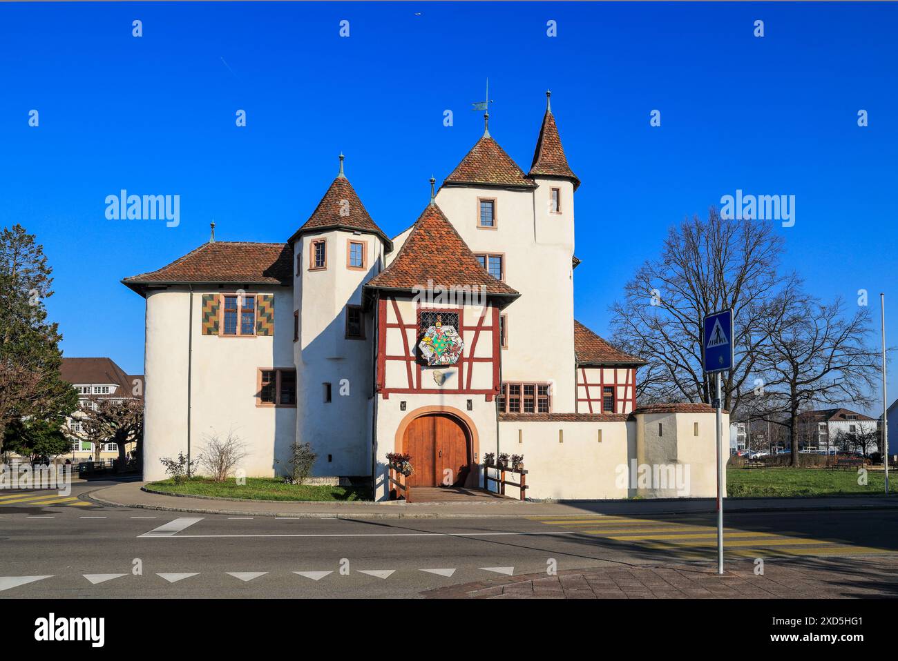 Pratteln, Svizzera - febbraio 07: Il castello medieavale di Pratteln, costruito nel 1275, è il punto di riferimento della città nel Canton Basilea, Svizzera Foto Stock