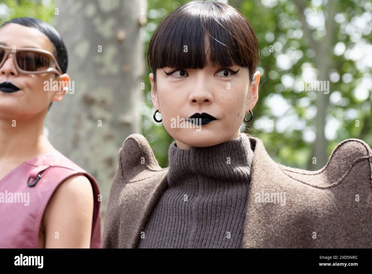 Maluma le rappeur colombien, Bloody Osiris le styliste faisaient parti des nombreux invités du show Rick Owens au palais de tokyo Foto Stock