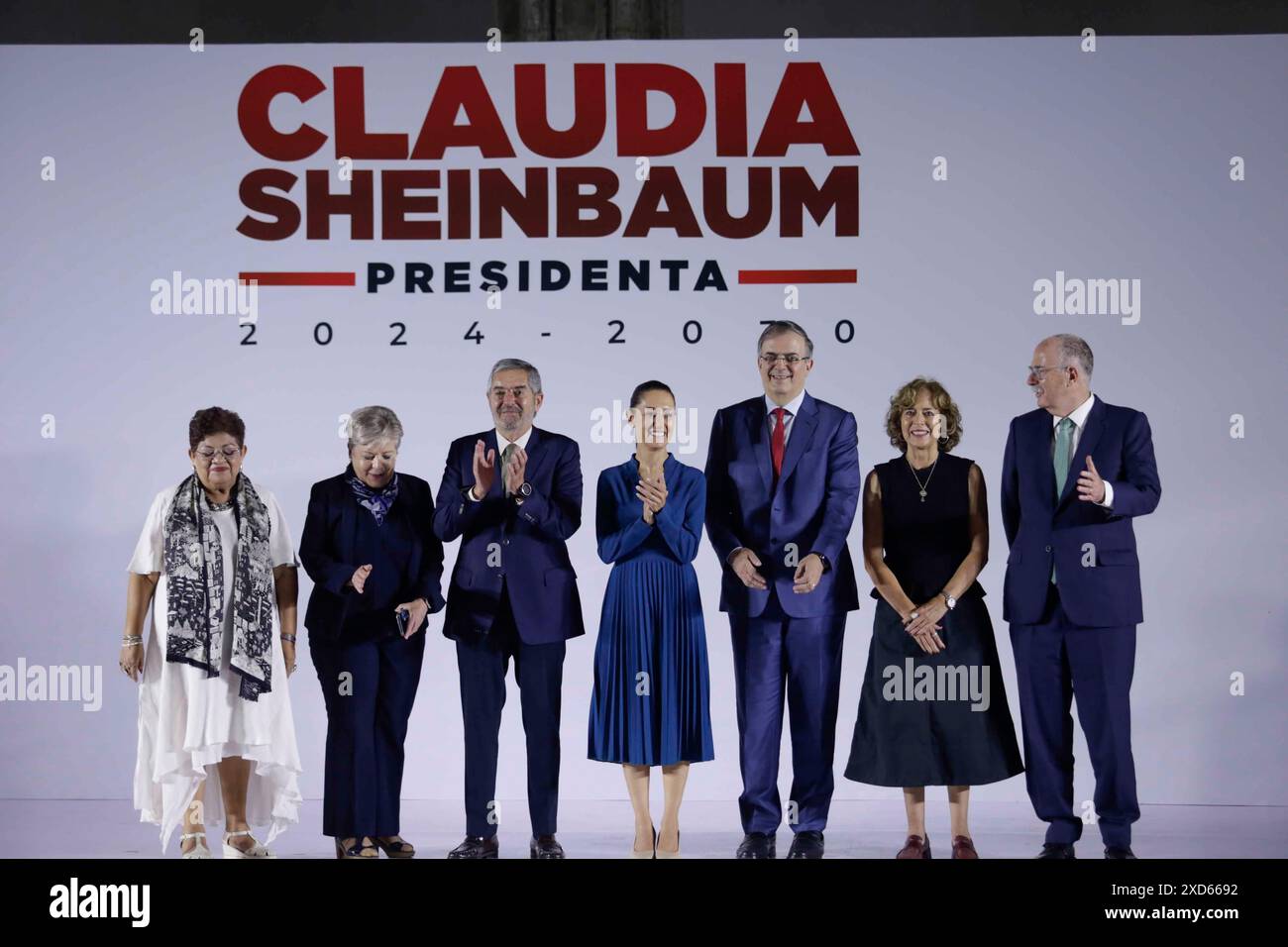 Città del Messico, città del Messico, Messico. 20 giugno 2024. Da sinistra a destra Ernestina Godoy (consulente legale), Alicia Barcena (Segretario dell'ambiente), Juan Ramon de la Fuente (Segretario degli affari Esteri), Claudia Sheinbaum (Presidente eletto virtuale), Marcelo Ebrard (Segretario dell'economia), Rosaura Ruiz (Segretario della Scienza, lettere, tecnologia e innovazione) e Julio Berdegue (Segretario dell'Agricoltura), membri del gabinetto ufficiale della presidenza. (Credit Image: © Luis e Salgado/ZUMA Press Wire) SOLO PER USO EDITORIALE! Non per USO commerciale! Foto Stock