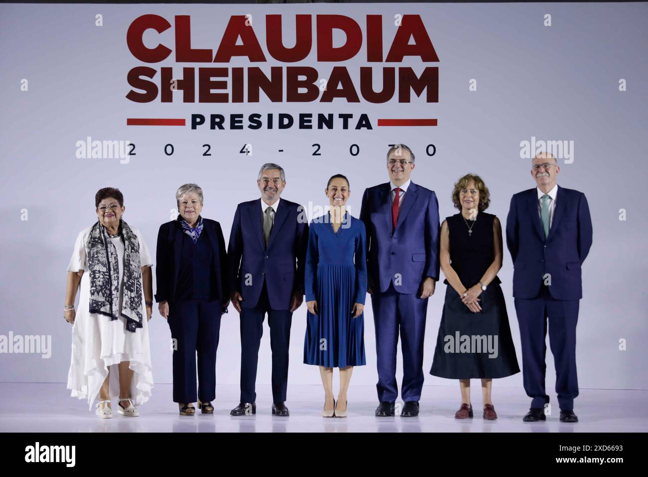 Città del Messico, città del Messico, Messico. 20 giugno 2024. Da sinistra a destra Ernestina Godoy (consulente legale), Alicia Barcena (Segretario dell'ambiente), Juan Ramon de la Fuente (Segretario degli affari Esteri), Claudia Sheinbaum (Presidente eletto virtuale), Marcelo Ebrard (Segretario dell'economia), Rosaura Ruiz (Segretario della Scienza, lettere, tecnologia e innovazione) e Julio Berdegue (Segretario dell'Agricoltura), membri del gabinetto ufficiale della presidenza. (Credit Image: © Luis e Salgado/ZUMA Press Wire) SOLO PER USO EDITORIALE! Non per USO commerciale! Foto Stock