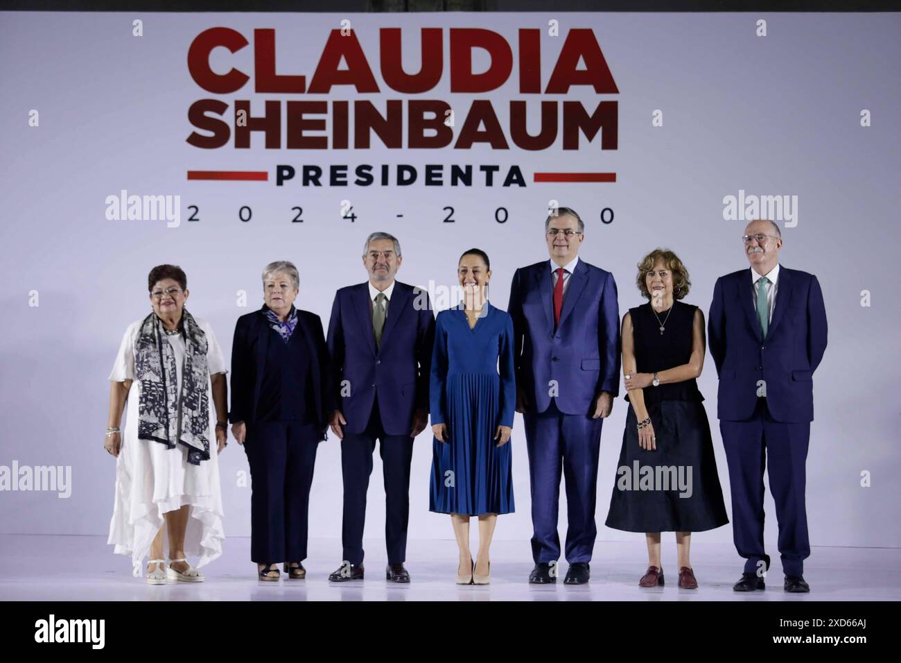 Città del Messico, città del Messico, Messico. 20 giugno 2024. Da sinistra a destra Ernestina Godoy (consulente legale), Alicia Barcena (Segretario dell'ambiente), Juan Ramon de la Fuente (Segretario degli affari Esteri), Claudia Sheinbaum (Presidente eletto virtuale), Marcelo Ebrard (Segretario dell'economia), Rosaura Ruiz (Segretario della Scienza, lettere, tecnologia e innovazione) e Julio Berdegue (Segretario dell'Agricoltura), membri del gabinetto ufficiale della presidenza. (Credit Image: © Luis e Salgado/ZUMA Press Wire) SOLO PER USO EDITORIALE! Non per USO commerciale! Foto Stock