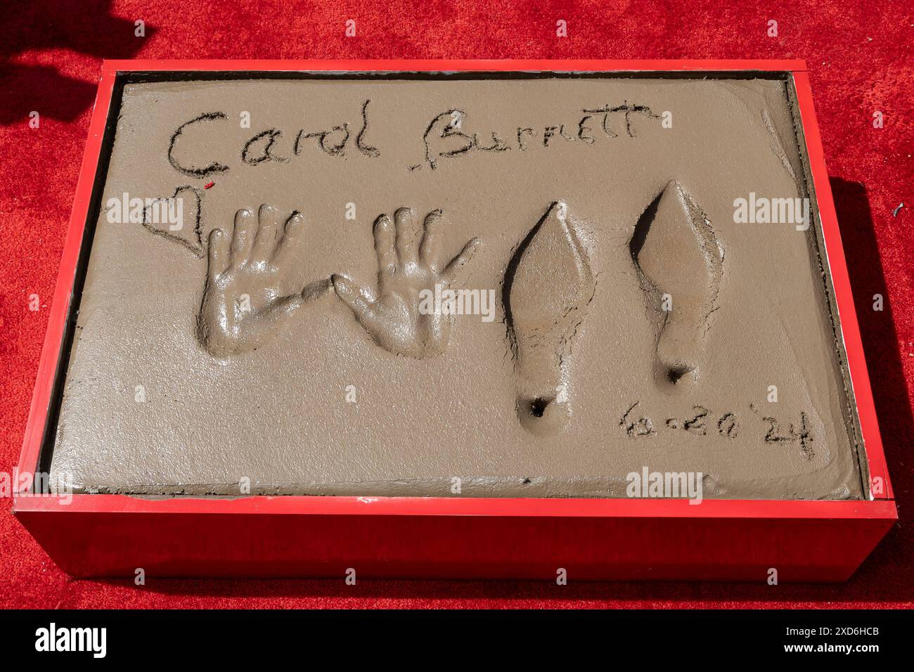 Hollywood, Stati Uniti. 20 giugno 2024. Carol Burnett's Handprint and Footprint al TCL Chinese Theatre di Hollywood, CALIFORNIA, il 20 giugno 2024. (Foto di Corine Solberg/Sipa USA) credito: SIPA USA/Alamy Live News Foto Stock