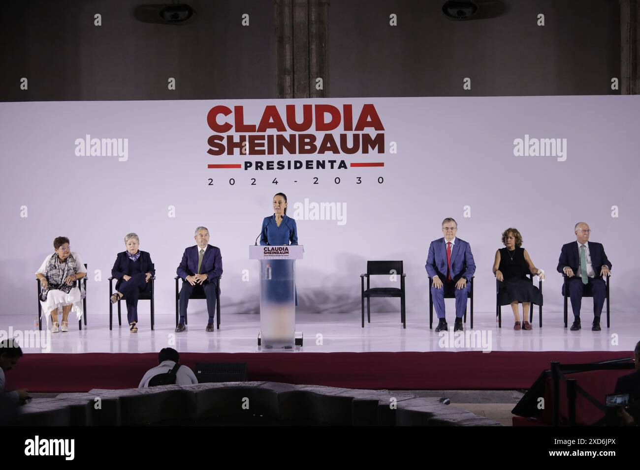 Claudia Sheinbaum Pardo, presidente entrante del Messico, parla accompagnata da (L-R) Consigliere legale dell'Esecutivo Ernestina Godoy, Segretario dell'ambiente e delle risorse naturali Alicia Bárcenas, Ministro degli affari Esteri Juan Ramon de la Fuente, Segretario dell'economia Marcelo Ebrard, Segretario delle Scienze e delle Scienze umanistiche Rosaura Ruiz, il segretario all'Agricoltura e allo sviluppo rurale Julio Berdegué durante la presentazione parziale del gabinetto di governo al Museo Interactivo de Economía. Il 20 giugno 2024 a città del Messico, Messico. (Foto di Ian Robles/ Eyepix Group/Sipa USA) Foto Stock