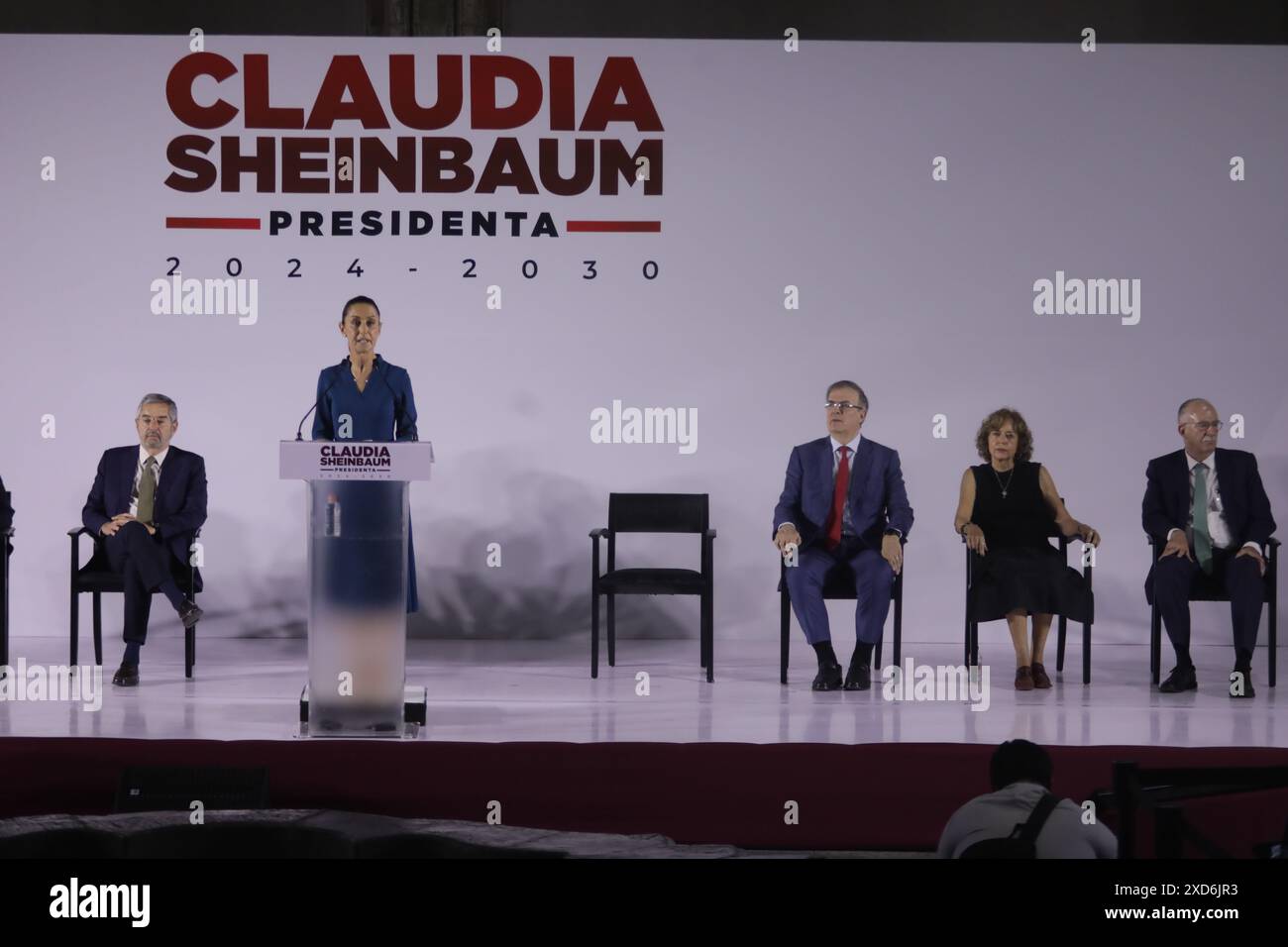 Città del Messico, Messico. 20 giugno 2024. Presidente entrante del Messico, Claudia Sheinbaum Pardo interviene accompagnata dal ministro degli affari esteri (L-R) Juan Ramon de la Fuente, il segretario economico Marcelo Ebrard, il segretario delle scienze e delle scienze umanistiche Rosaura Ruiz, il segretario all'Agricoltura e allo sviluppo rurale Julio Berdegué durante la presentazione parziale del gabinetto di governo al Museo Interactivo de Economía. Il 20 giugno 2024 a città del Messico, Messico. (Foto di Ian Robles/Eyepix Group/Sipa USA) credito: SIPA USA/Alamy Live News Foto Stock