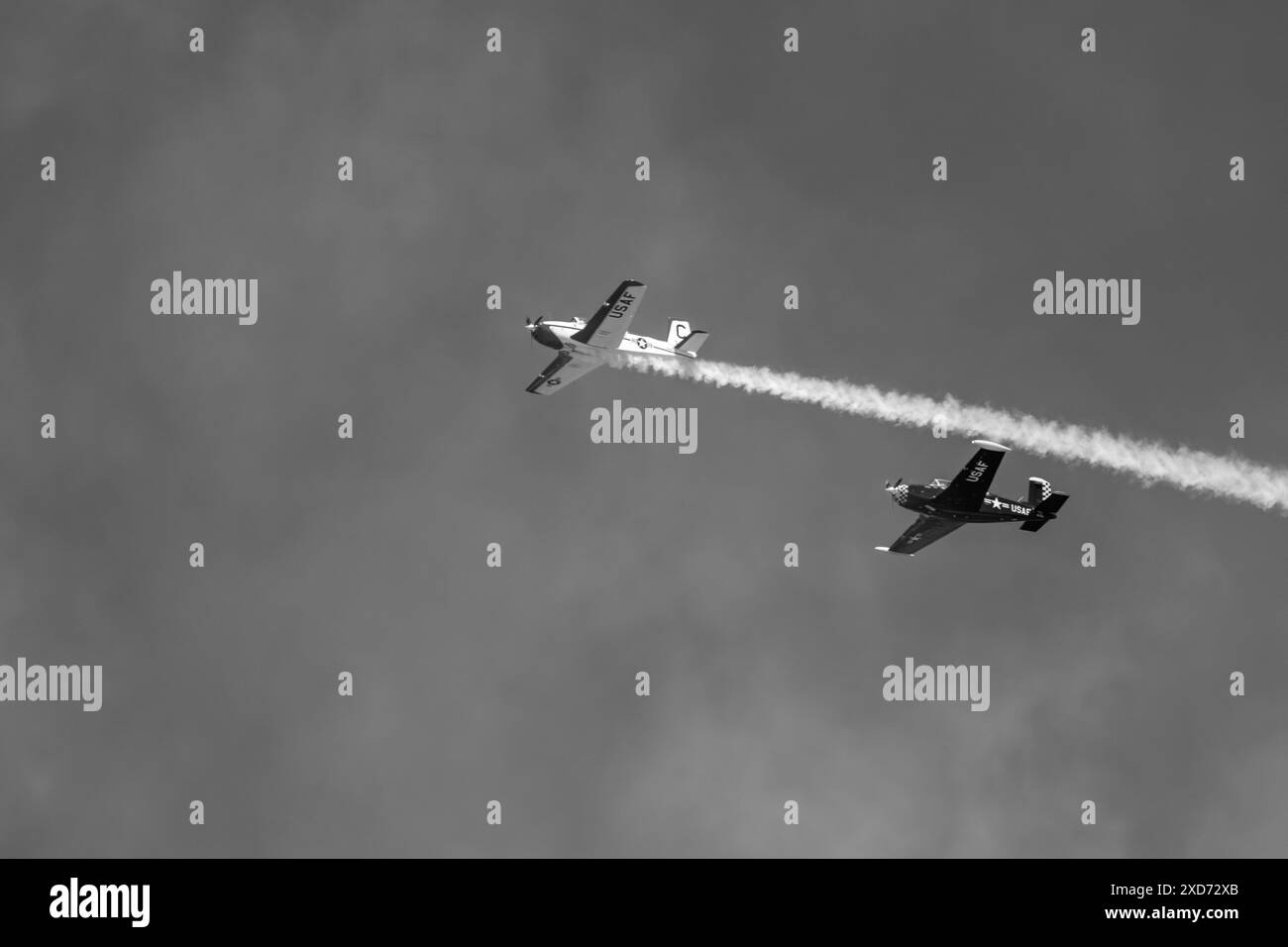 Esibizione di aerei da combattimento della Marina degli Stati Uniti in volo nella formazione Foto Stock