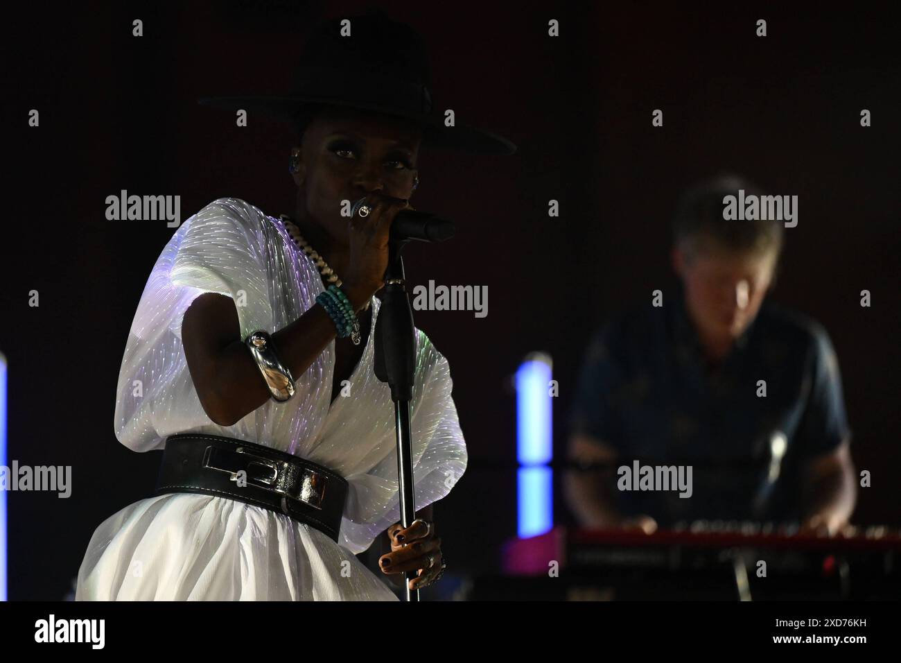 Concerto di musica - MORCHEEBA Tour 2024 Skye Edwards durante il concerto Morcheeba al Tempio di Venere, Parco Archeologico del Colosseo a Roma, Italia il 20 giugno 2024 Roma Tempio di Venere al Parco Archeologico del Colosseo Italia Copyright: XDomenicoxCippitellix/xLiveMediax LPM 1410257 Foto Stock