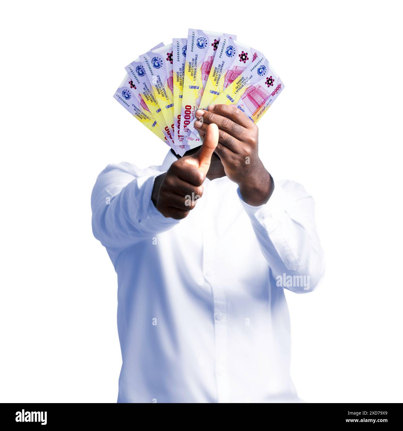 Persona nera che tiene in mano le banconote del franco CFA dell'Africa occidentale e che fa il pollice fino alla telecamera. Mano che tiene banconote in valuta dell'Africa occidentale, rendering in 3d. Foto Stock