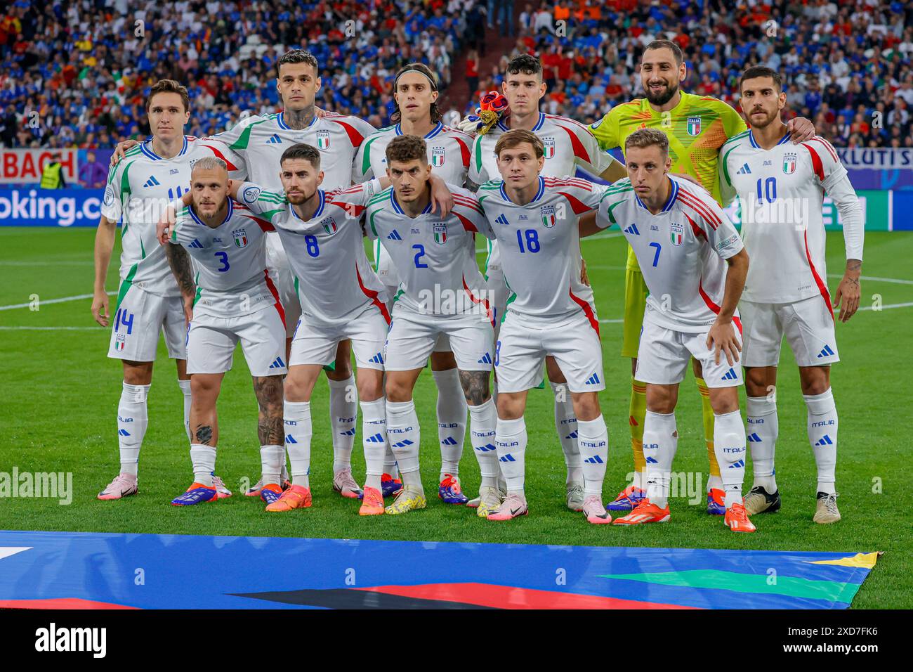 Arena AufSchalke Gelsenkirchen, Italia. 20 giugno 2024. Foto prima fila da sinistra: Federico Chiesa, Gianluca Scamacca, Riccardo Calafiori, Alessandro bastoni, Gianluigi Donnarumma, Lorenzo Pellegrini seconda fila da sinistra: Federico Dimarco, Jorginho, Giovanni di Lorenzo, Nicolò Barella, Davide Frattesi durante la partita di calcio del gruppo B di UEFA EURO 2024 Germania tra Spagna e Italia all'Arena AufSchalke Gelsenkirchen, Germania. Francesco Farina/SPP (FRANCESCO FARINA/SPP) credito: SPP Sport Press Photo. /Alamy Live News Foto Stock