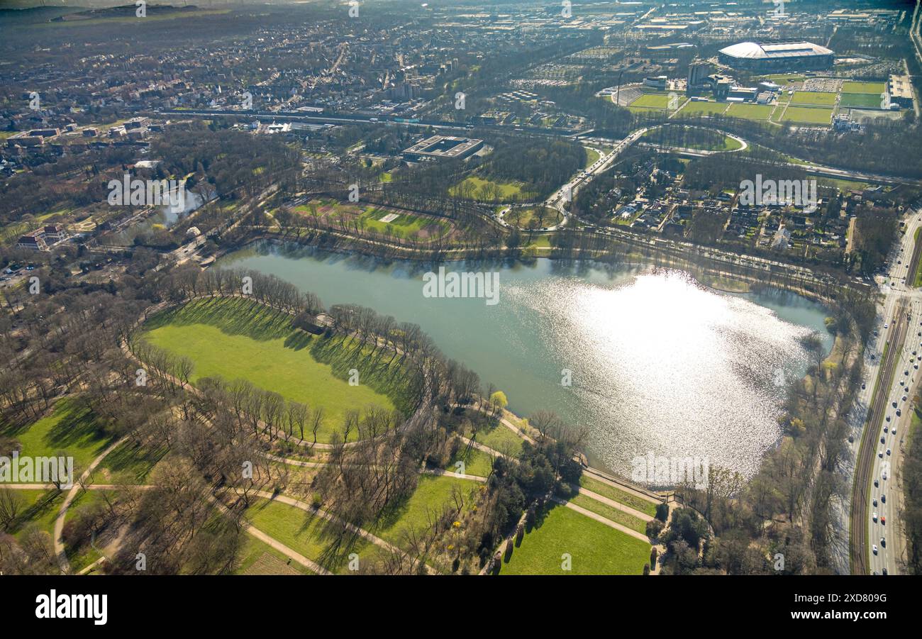Vista aerea, Bergersee e parco, stazione centrale dei vigili del fuoco e dei soccorsi Gelsenkirchen ZFRW2, autostrada A2 con svincolo Gelsenkirchen-Buer e rotonda, Foto Stock