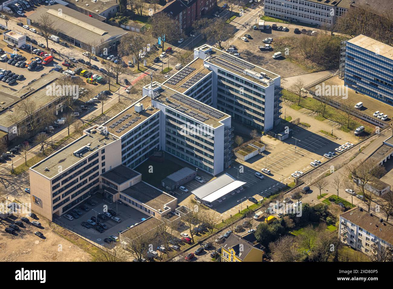 Vista aerea, edificio della stazione di polizia, con tetto solare, Bulmke-Hüllen, Gelsenkirchen, regione della Ruhr, Renania settentrionale-Vestfalia, Germania Foto Stock