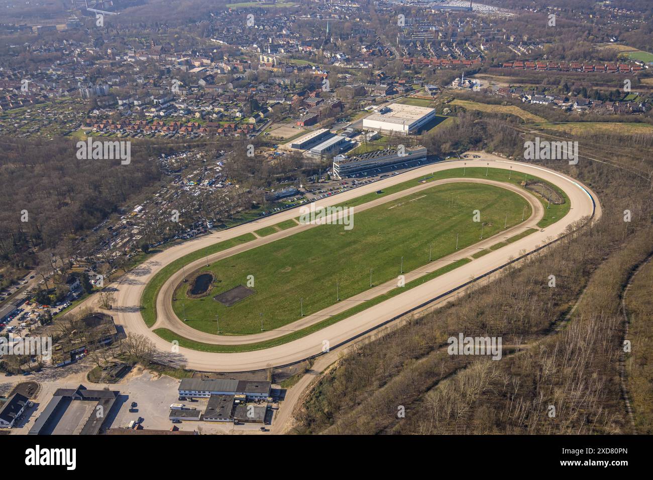 Vista aerea, pista per trotto Gelsentrab e Gelsentrödel, mercato delle pulci sulla pista per trotting, Feldmark, Gelsenkirchen, zona della Ruhr, Renania settentrionale Foto Stock