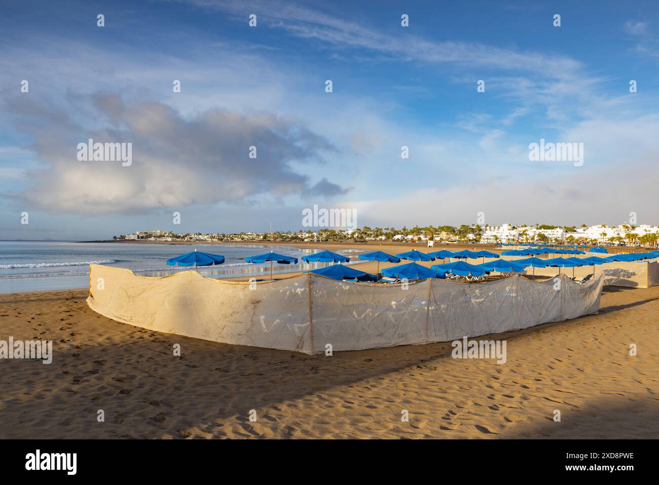 Alba sulla spiaggia di Puerto del Carmen, Isole Canarie, S. Foto Stock