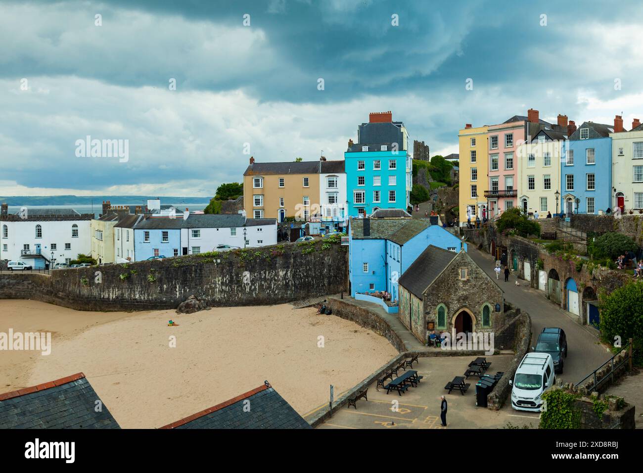Cieli tempestosi sopra Tenby Harbour, Pembrokeshire, Galles. Foto Stock