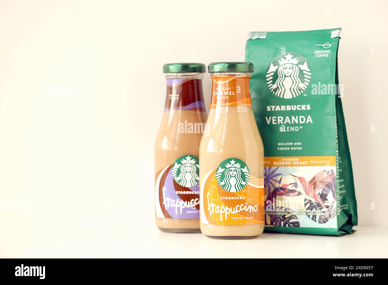 KIEV, UCRAINA - 20 APRILE 2024 Starbucks Frappuccino Coffee drink. Starbucks con sede a Seattle è la più grande azienda di caffè al mondo, con oltre 20.000 negozi in 62 paesi Foto Stock