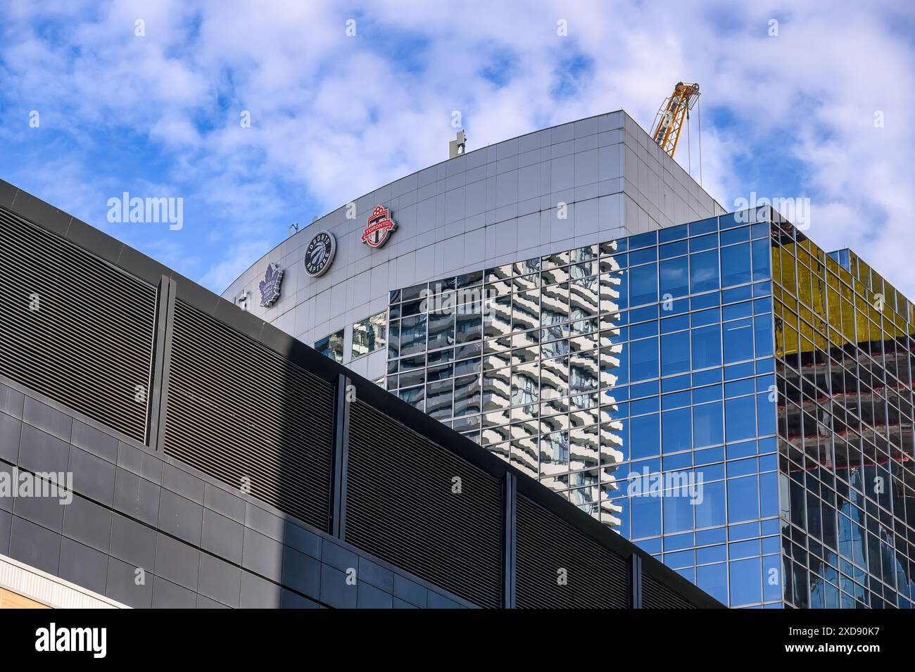 Logo delle squadre sportive professionistiche sull'esterno di un edificio, Toronto, Canada Foto Stock